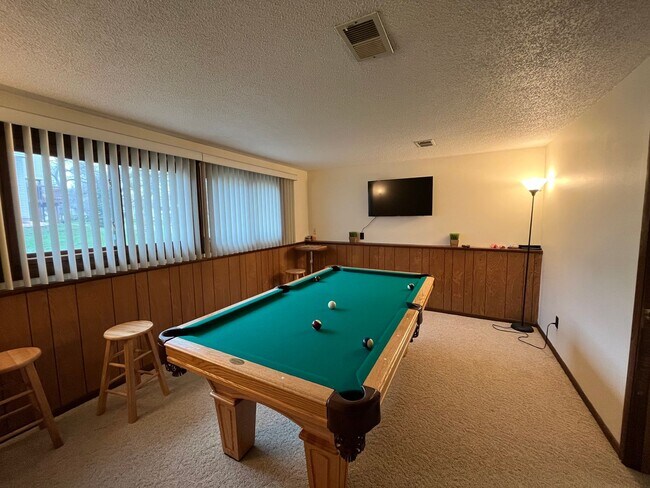Building Photo - 4285 Evergreen Dr
