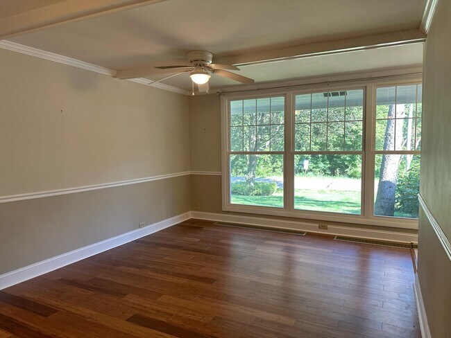 Building Photo - 856 Brickley Dr