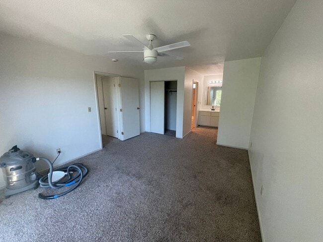 Building Photo - Cute 3 Bedroom Townhome close to UNR