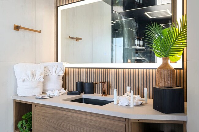 Building Photo - 8743 Thomas Dr