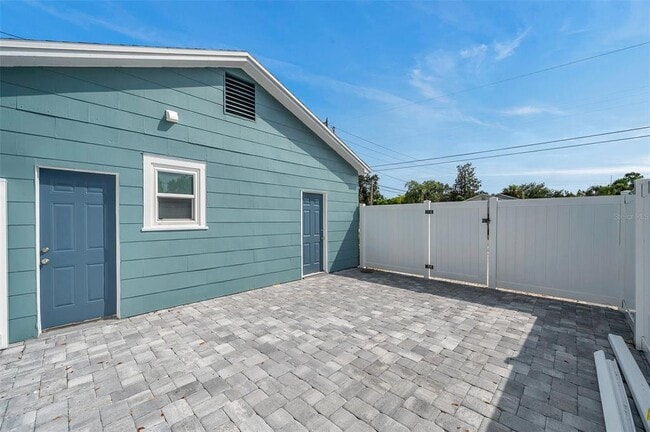 Building Photo - 920 40th St N