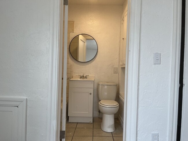 Building Photo - One bedroom apartment near Downtown OKC