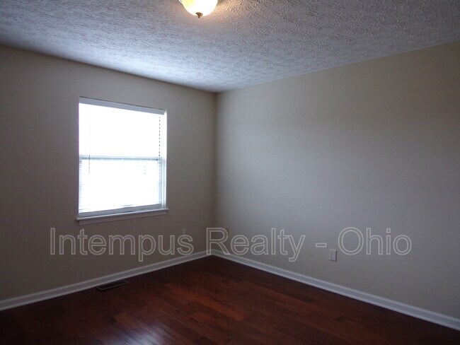 Building Photo - 7839 Meadowhaven Blvd