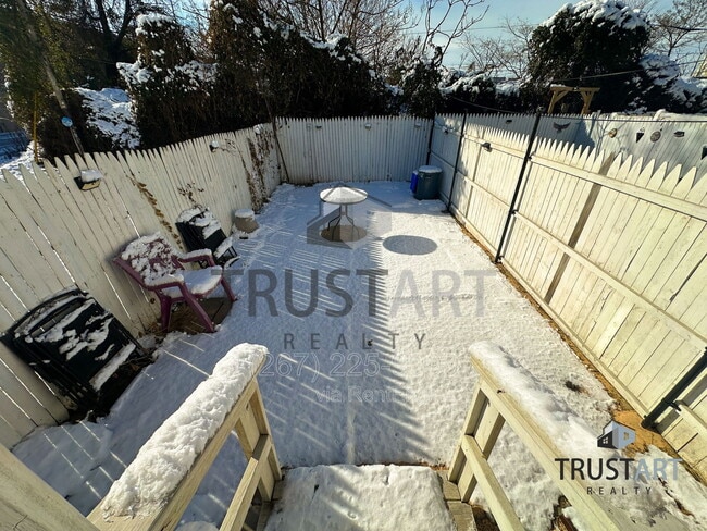 Building Photo - 2834 E Venango St