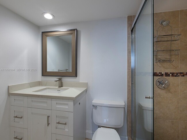 Building Photo - 90 Edgewater Dr