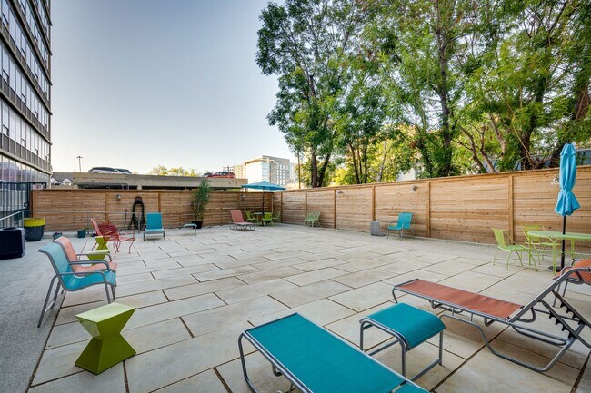 Building Photo - DOWNTOWN MID RISE - 1BD/1BA -  ALL BILLS PAID - GATED - RESERVED PARKING - $1395