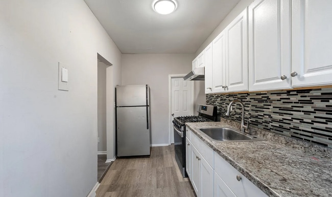 Building Photo - 281 W Franklin St