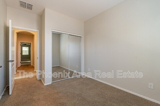 Building Photo - 2189 S Sanders Dr