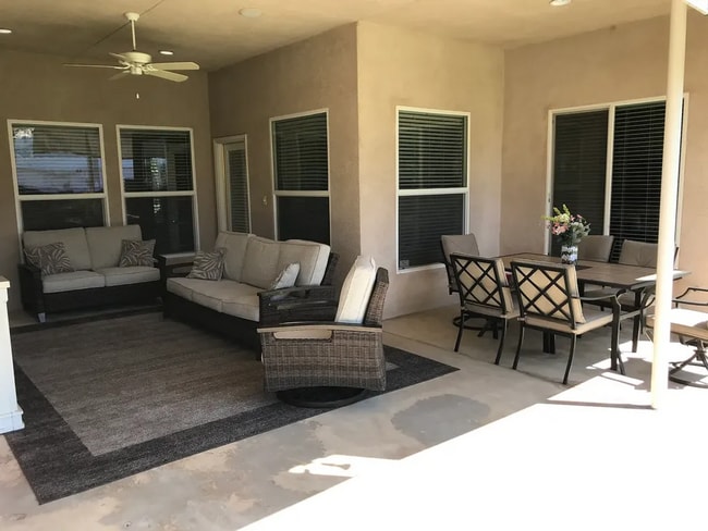 Building Photo - West Bakersfield Custom Home for Rent Available Now!