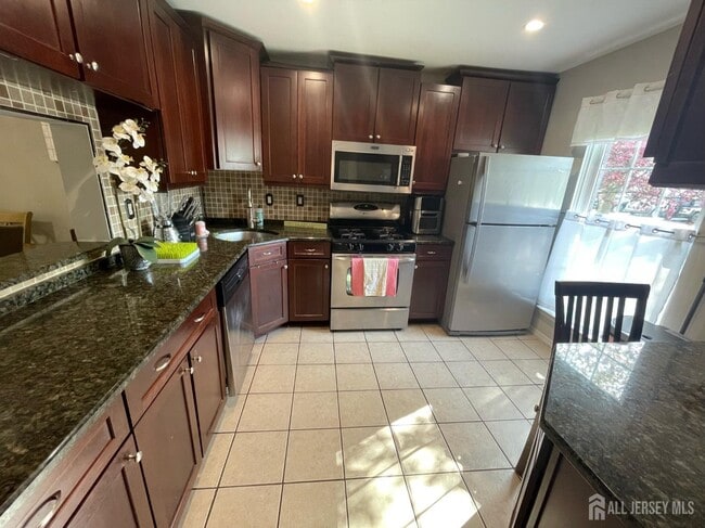 Building Photo - 399 Hadleigh Ln