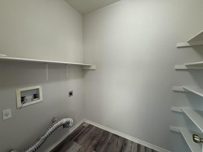Building Photo - 1722 E Mesa Park Dr