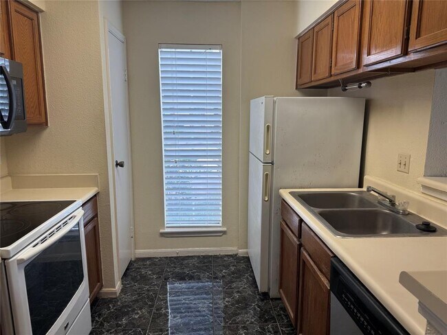 Building Photo - 2120 El Paseo St
