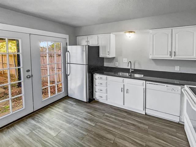 Building Photo - 10605 Flamewood Dr