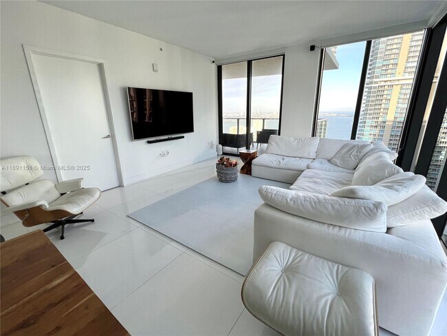 Building Photo - 1010 Brickell Ave