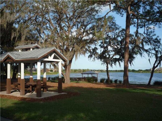 Building Photo - 3/2 with loft Windermere Town home in Summerport! 2 car garage! June 10, 2026!