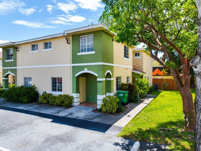 Building Photo - 18712 SW 100th Ave