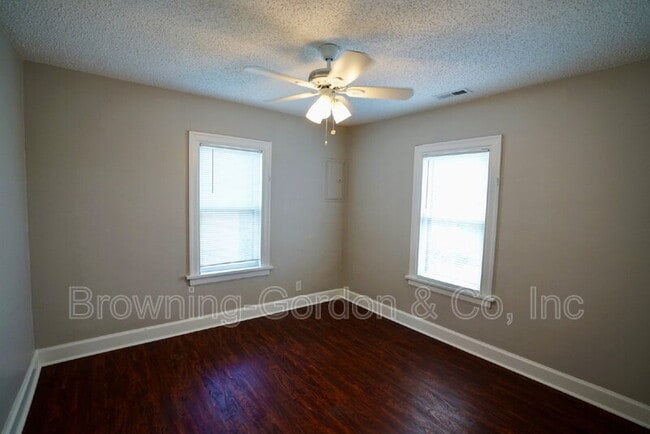 Building Photo - 2106 Eastwood Ave