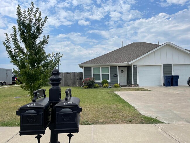 Primary Photo - 2800 N Teresa Dr