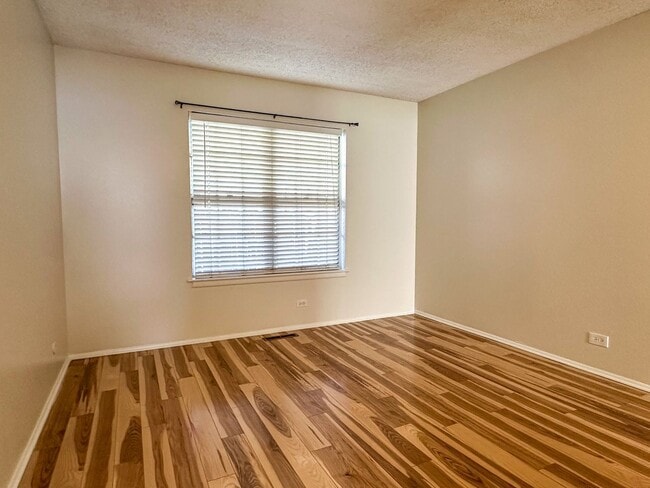 Building Photo - End-Unit Condo in Southglenn