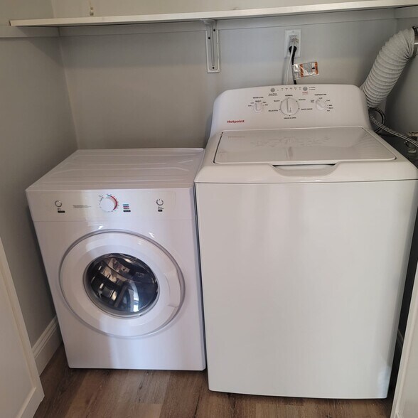 Washing Machine - 1617 Raspberry Ct