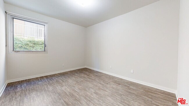 Building Photo - 1545 S Bentley Ave
