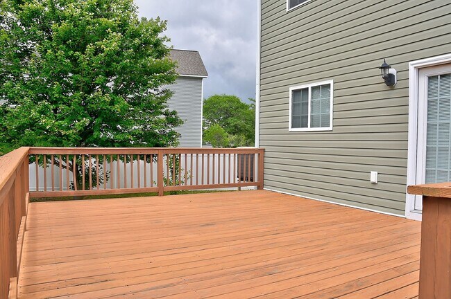 Building Photo - MOVE IN READY! GORGEOUS HOME IN CHESAPEAKE!