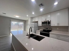 Building Photo - 408 W Blackhawk Dr