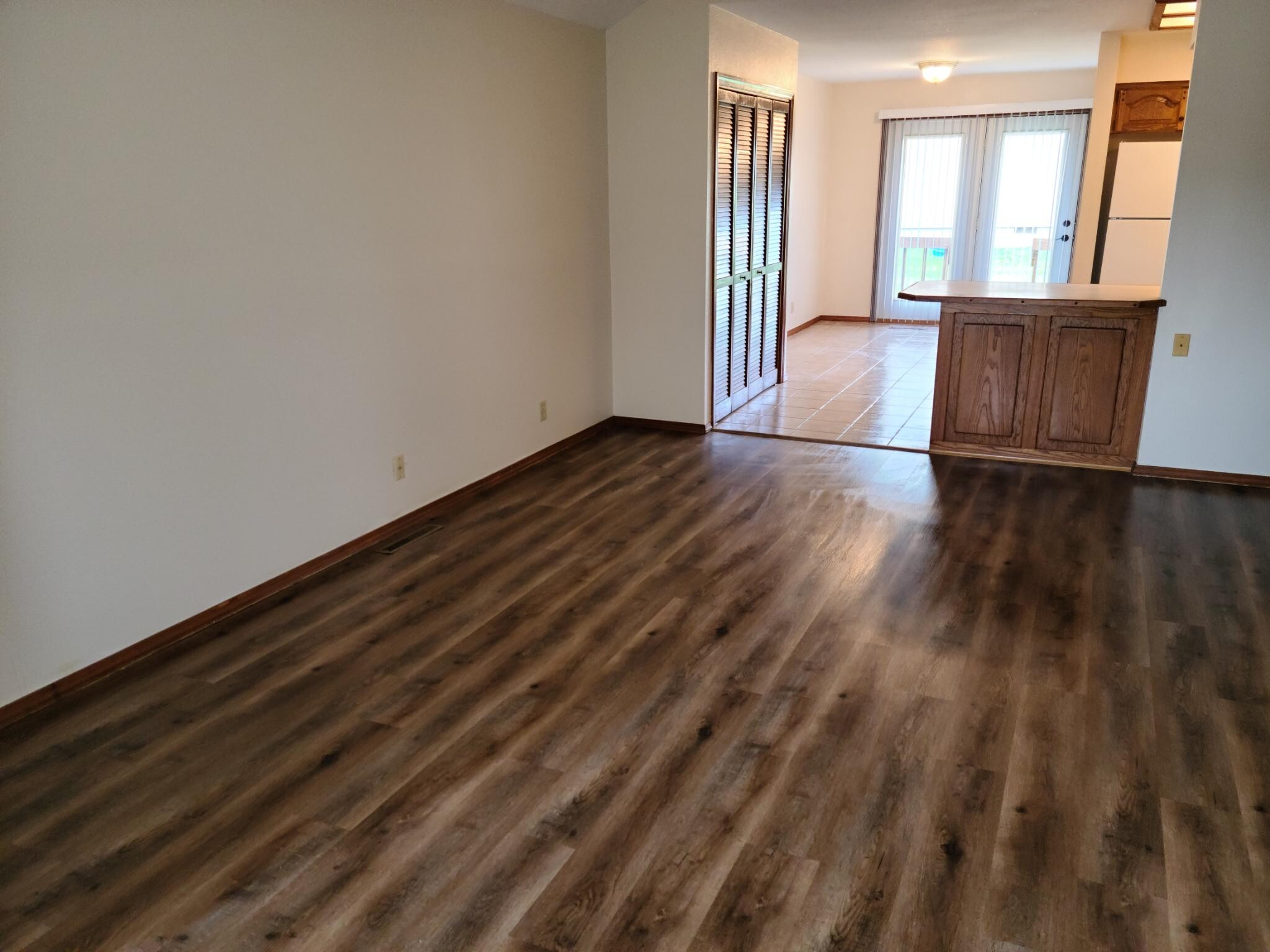 Building Photo - 653 Pine Ridge St