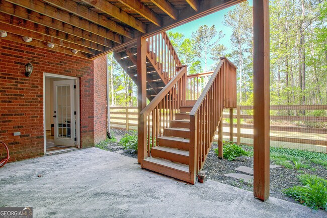 Building Photo - 140 Lake Park Ct