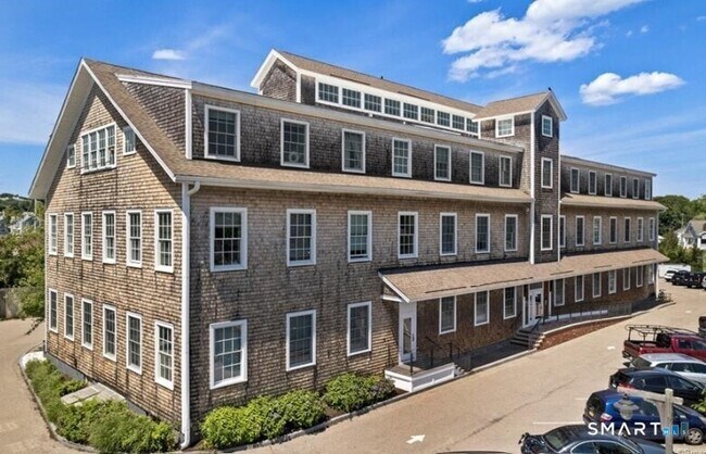 Building Photo - 60 Willow St