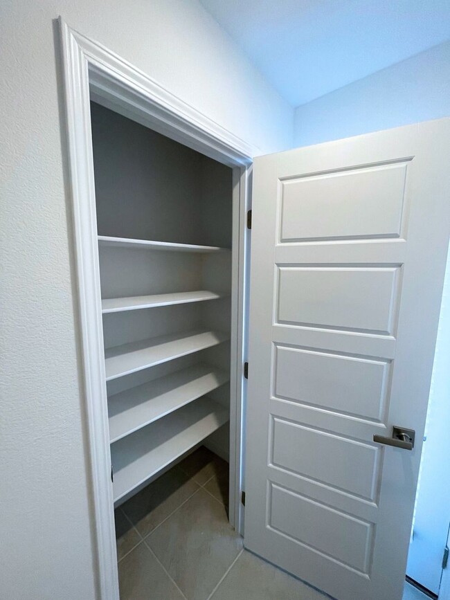 Building Photo - Now Leasing – Brand-New Townhome in Herita...
