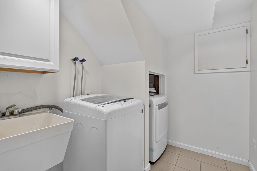 Full size washer and dryer - 6905 Stonewood Ct