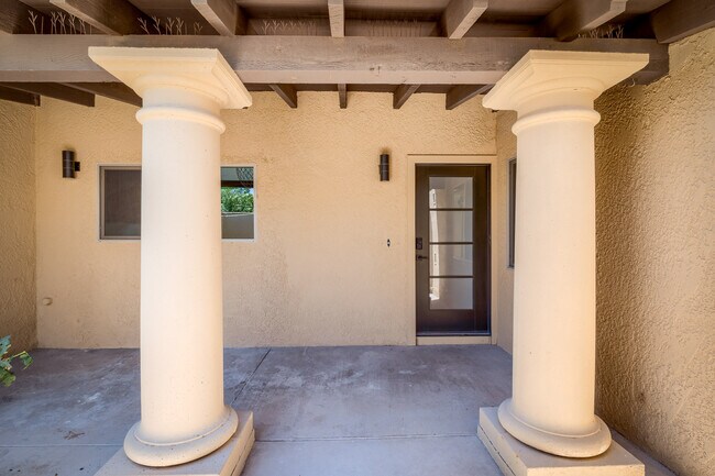 Covered Patio Entry - 5319 E Beverly Fair Dr