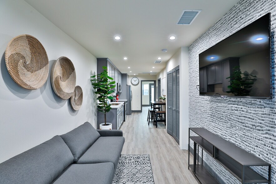 Building Photo - 2811 Menlo Ave