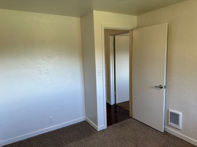 Building Photo - 4 bedroom, 1 bath Country Home for rent!  MOVE IN SPECIAL!