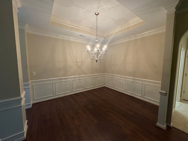 Building Photo - 3BR/2BA Condo with Sunroom & 2-Car Garage