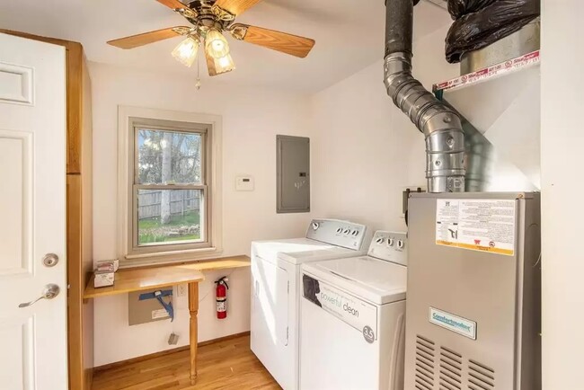 Building Photo - 4980 Ainsley Ave