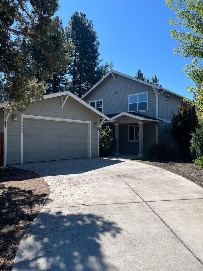 Building Photo - Cul De Sac Living with Huge Yard