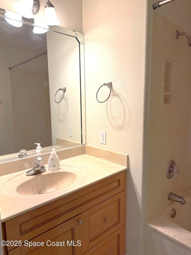 Building Photo - 4158 Rolling Hill Dr