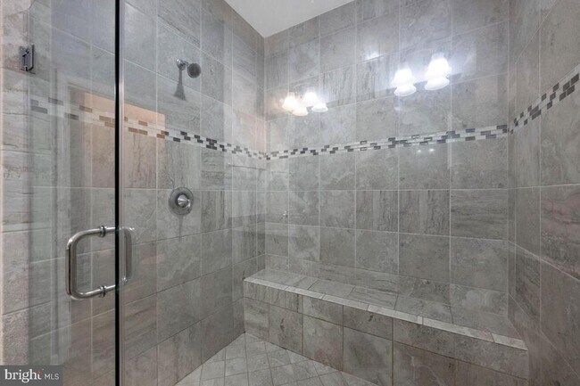 Building Photo - 518 Harborview Dr