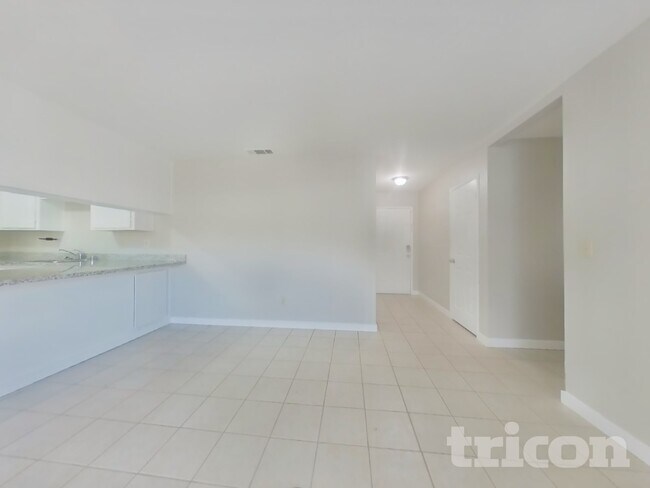 Building Photo - 601 Jeelu Way