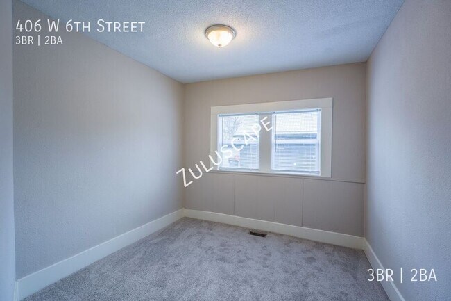 Building Photo - 406 W 6th St