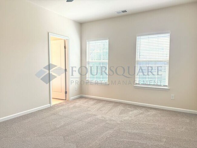 Building Photo - Beautiful 4-Bedroom Home Screened Porch & Bonus Room – Minutes from RTP, Shopping & Dining , Comm...