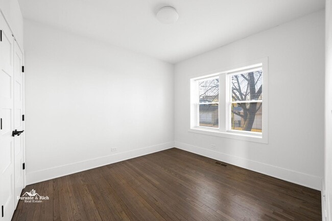 Building Photo - Recently Renovated Gorgeous Avondale Gem