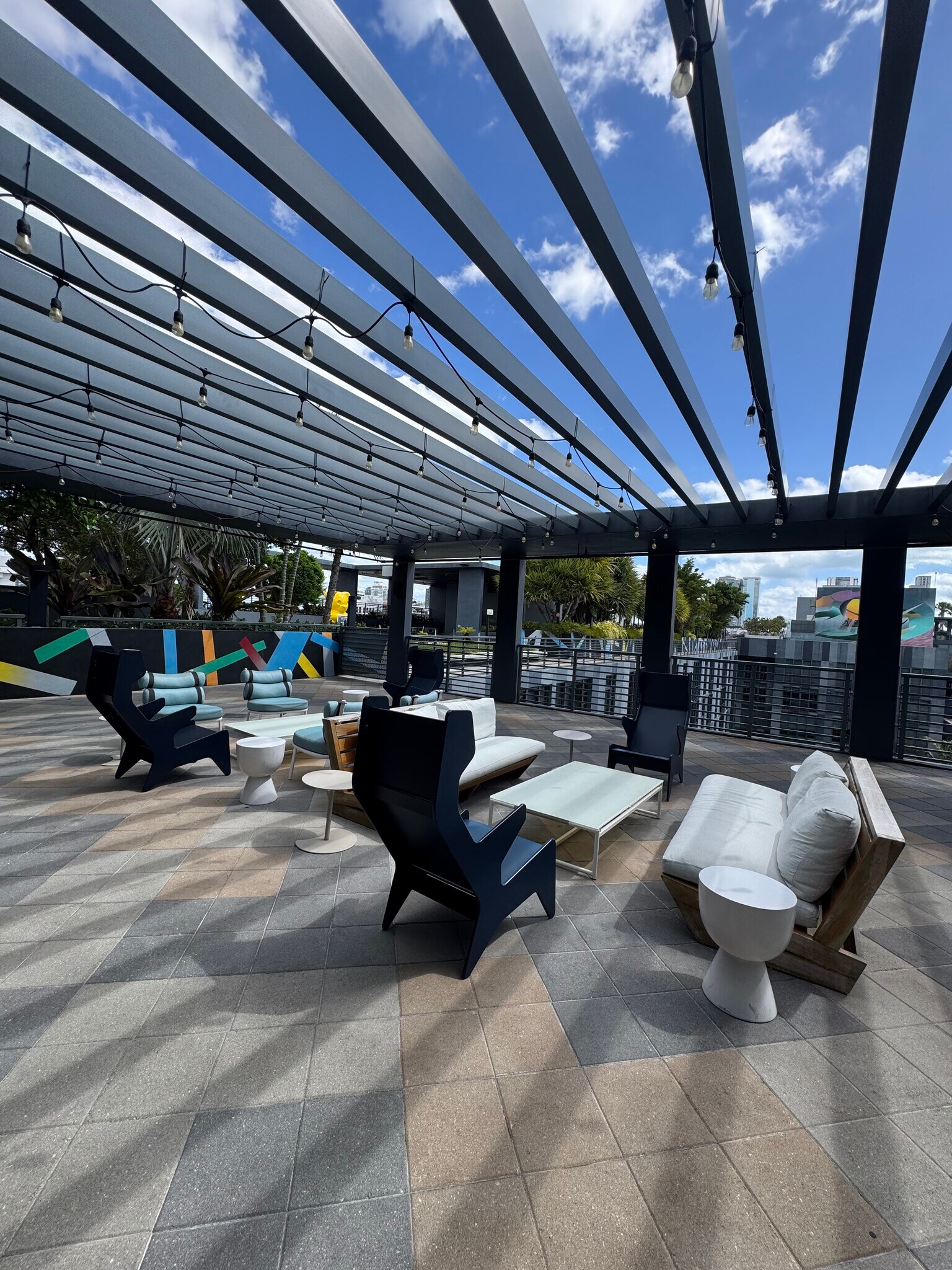 Building Photo - 420 NW 25th Ct