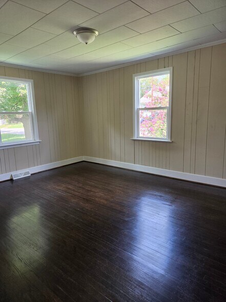 Building Photo - 701 S Rowan Ave