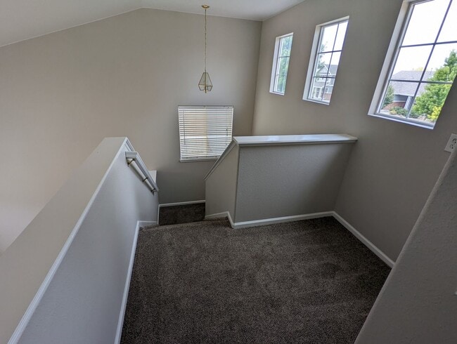 Building Photo - Gorgeous 2 Story 3 Bedroom 2.5 Baths in Da...