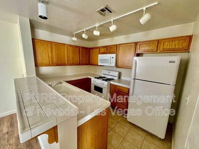 Building Photo - 8452 Boseck Dr