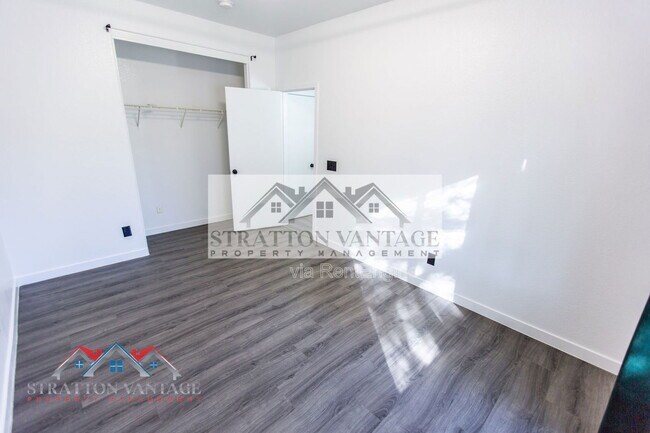 Building Photo - 16092 W Woodlands Ave