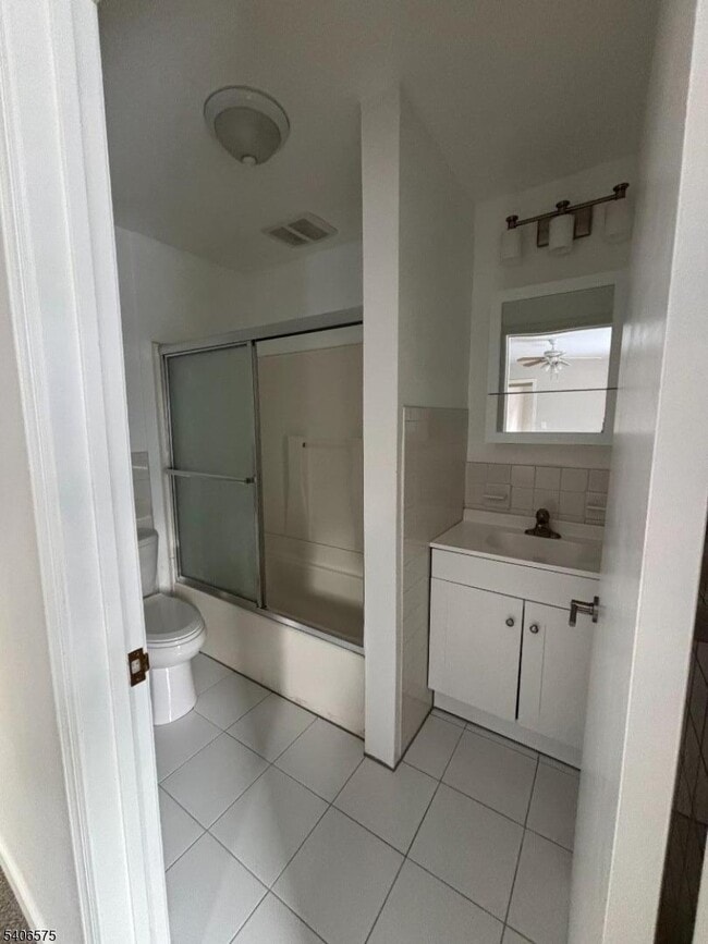 Building Photo - 225 E Northfield Rd